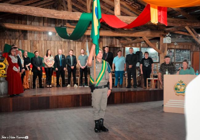 26 jovens realizaram o juramento  bandeira