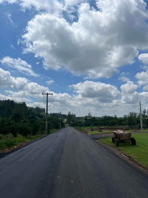 Obras de asfaltamento em cinco ruas avanam em ritmo acelerado