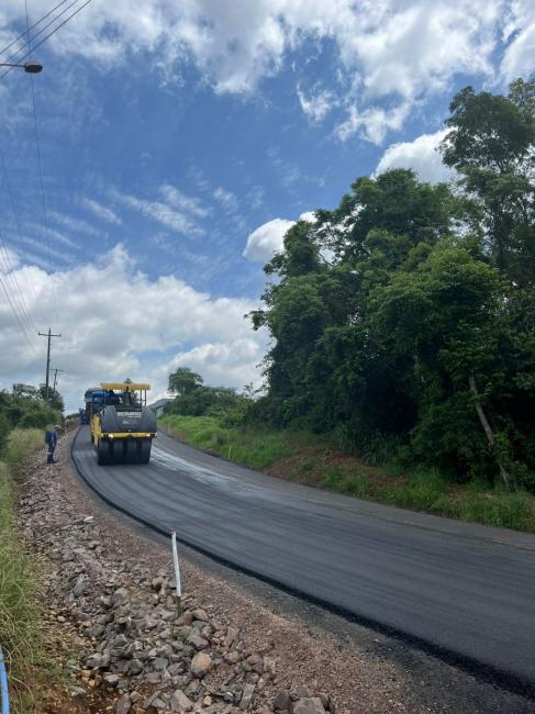 Obras de asfaltamento em cinco ruas avanam em ritmo acelerado