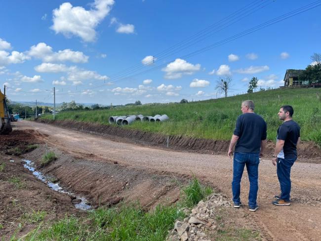 Obras de asfaltamento em cinco ruas avanam em ritmo acelerado