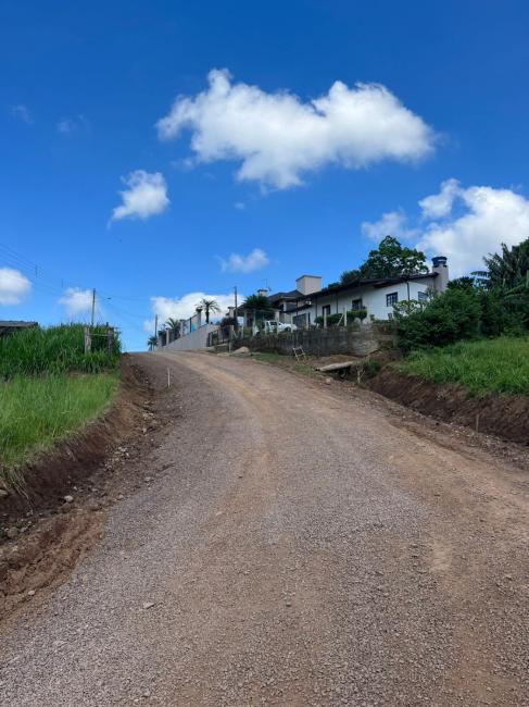 Obras de asfaltamento em cinco ruas avanam em ritmo acelerado