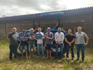 Associao Vila Rica adquire trator
